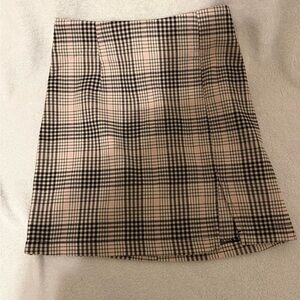 Plaid skirt
Perfect condition 
Size 00